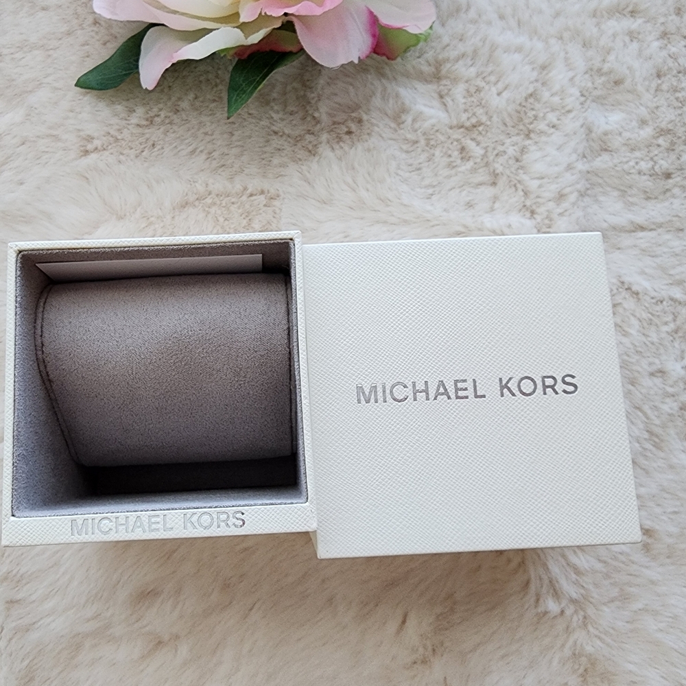 ❤️Box Michael Kors Watch - Picture 2 of 4